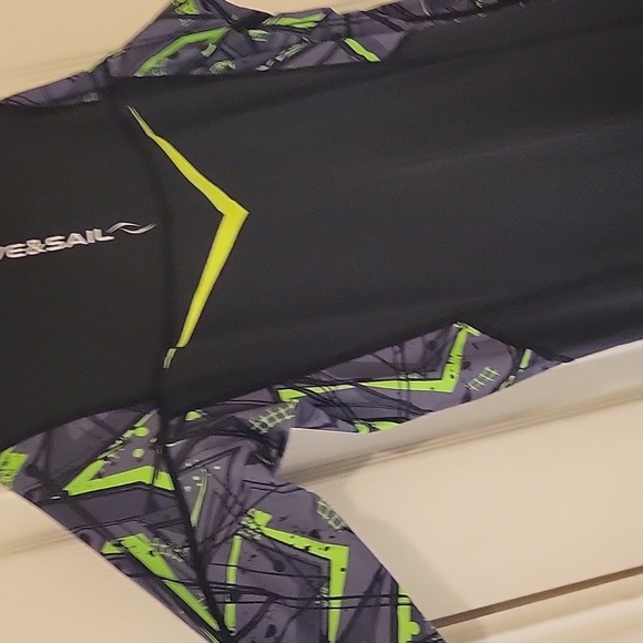 Men's Black and Green Full Body Bathing Suit NWT - Picture 12 of 15